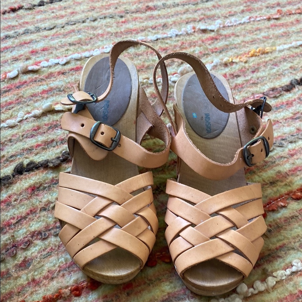 Moheda Betty Women’s Tan Leather Woven Open-Toe Sandals